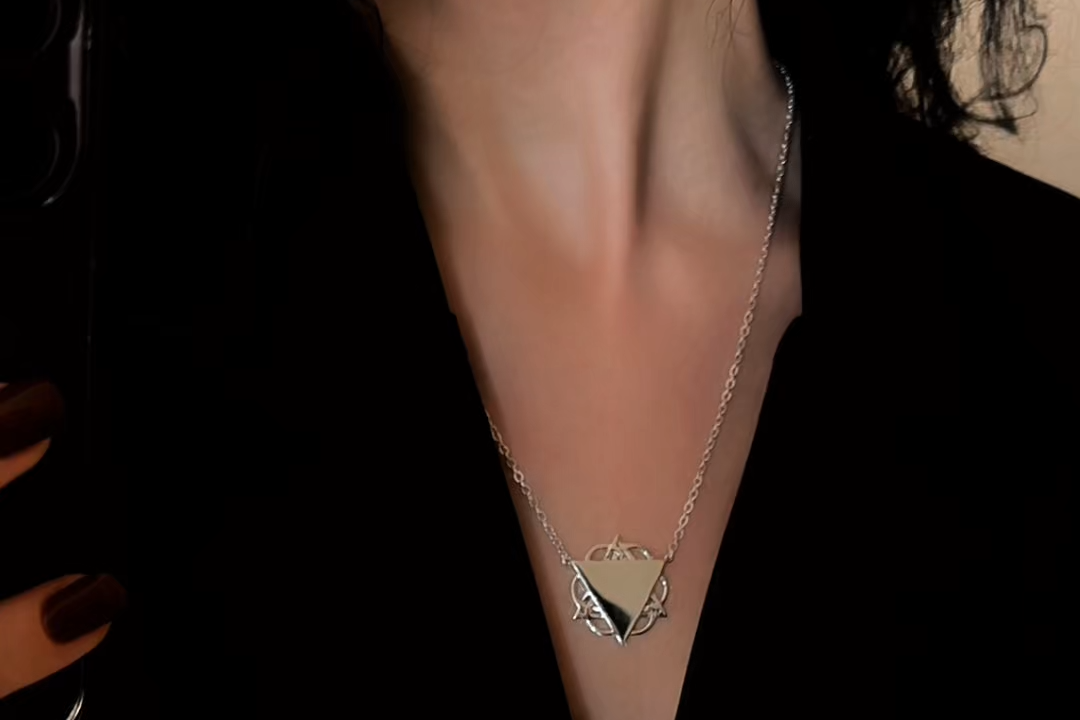 How to Choose the Right Necklace for Your Neckline