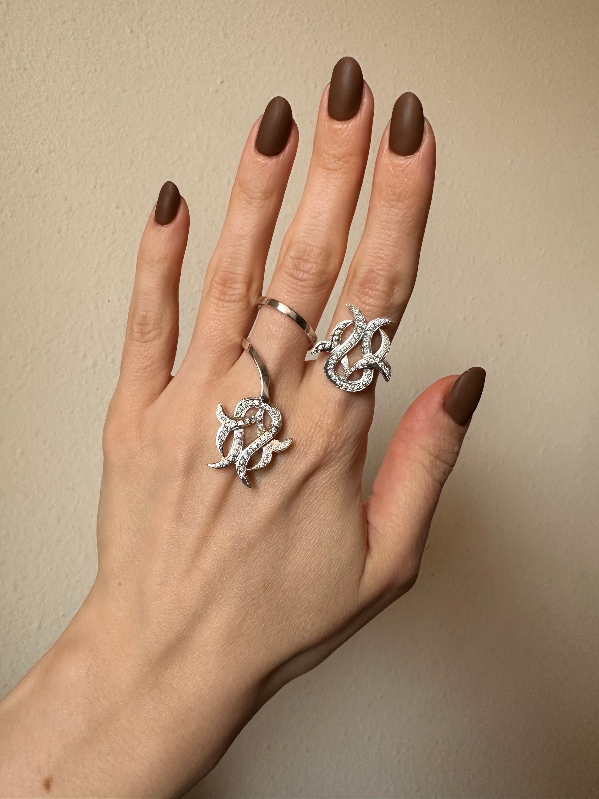 "full finger ring tulip zircon"