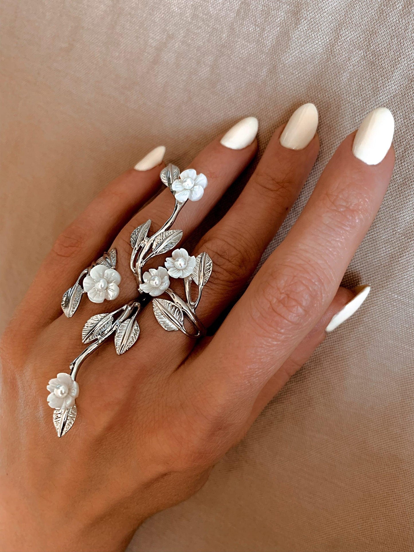 "Silver full finger pearl ring"
