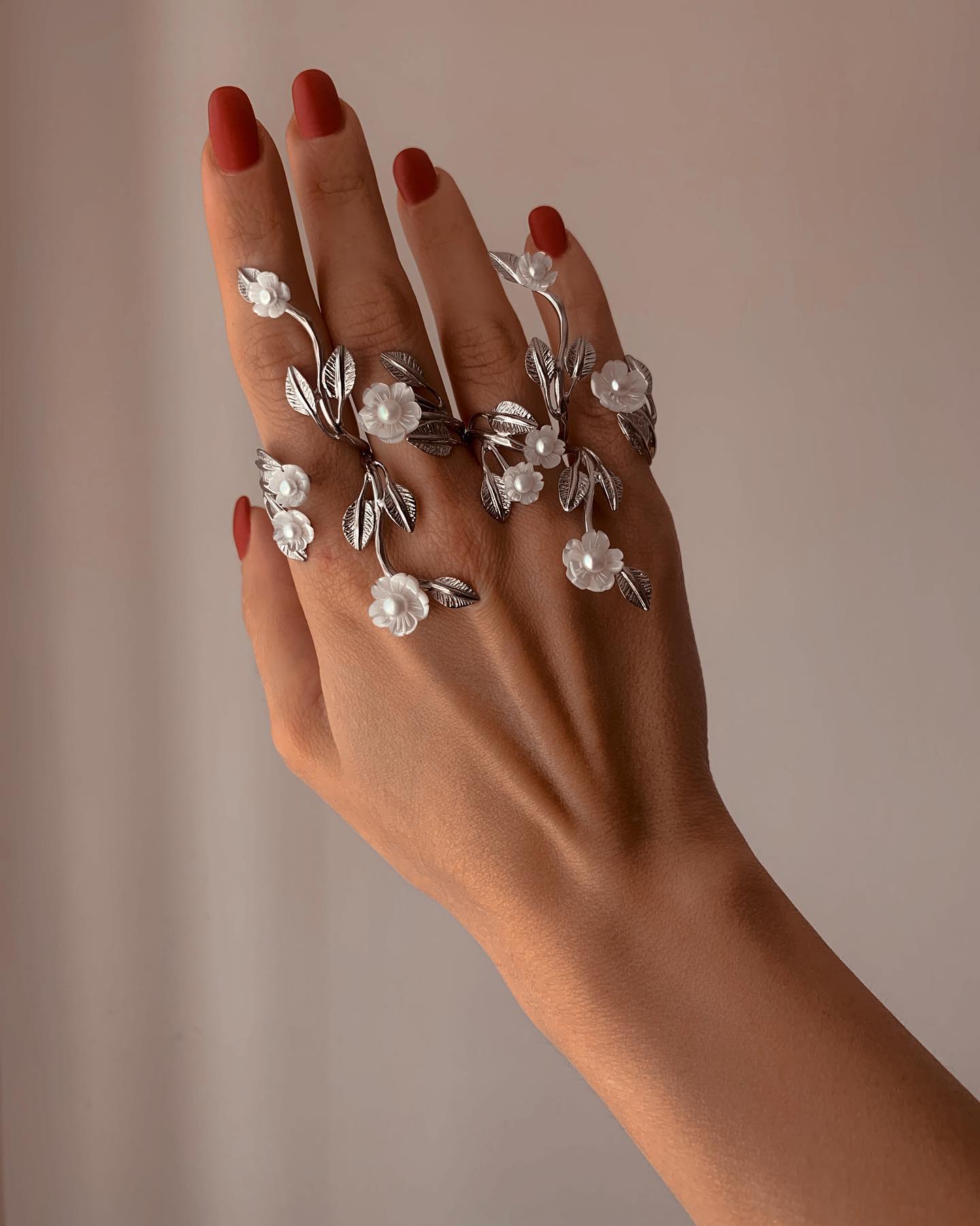 "Silver full finger pearl ring"