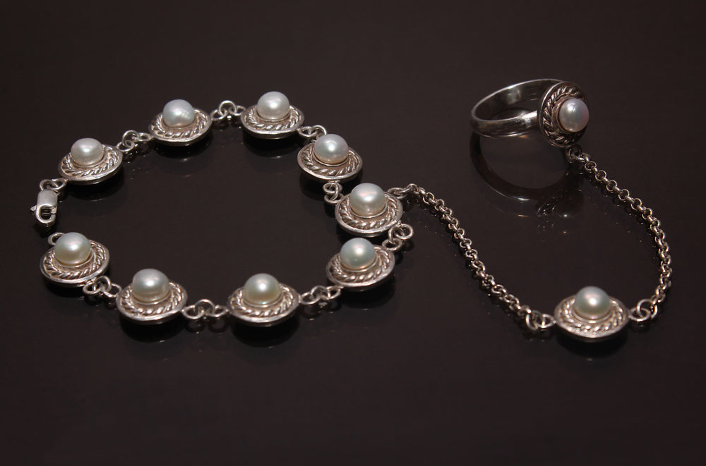 Sterling silver ring-chain bracelet “Eva” with pearls